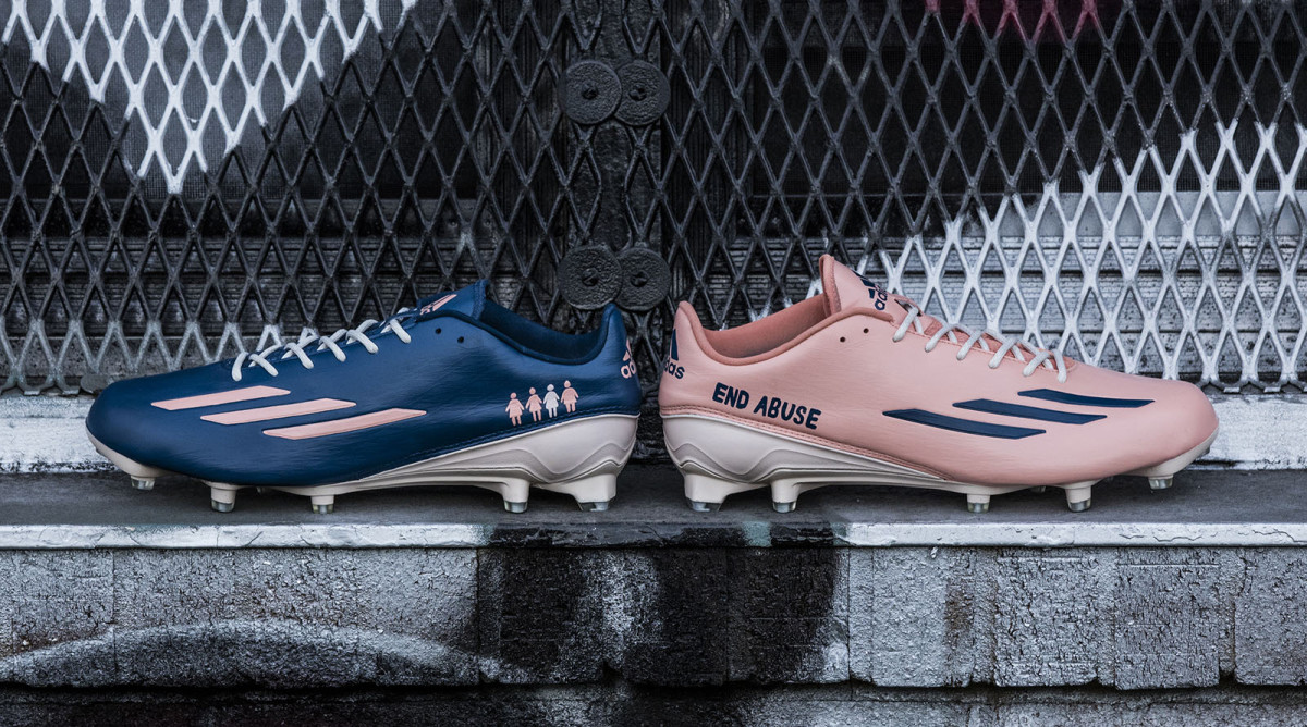 deandre-hawkins-week-13-cleats.jpg